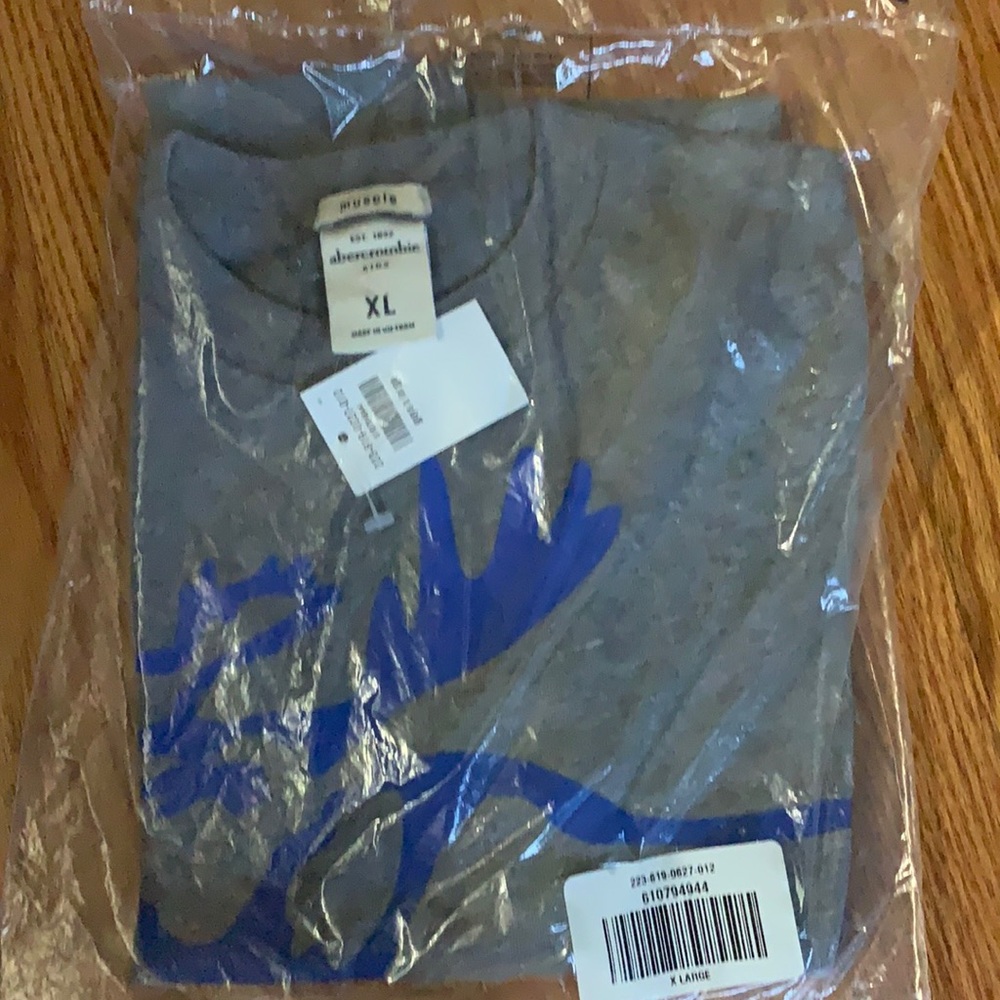 NWT Abercrombie kids Gray muscle TShirt